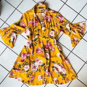 Boutique GiGio Floral Yellow swing Dress with Bell Sleeves, new! Size small